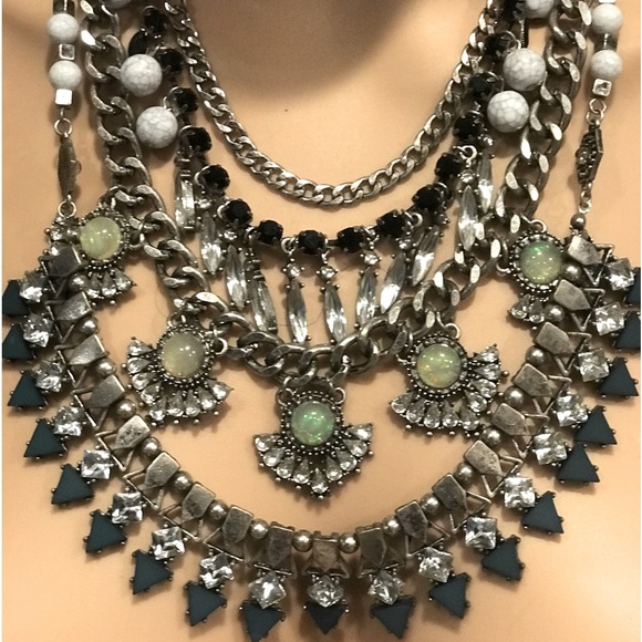 BAUBLE BAR STATEMENT NECKLACE - Picture 2 of 4